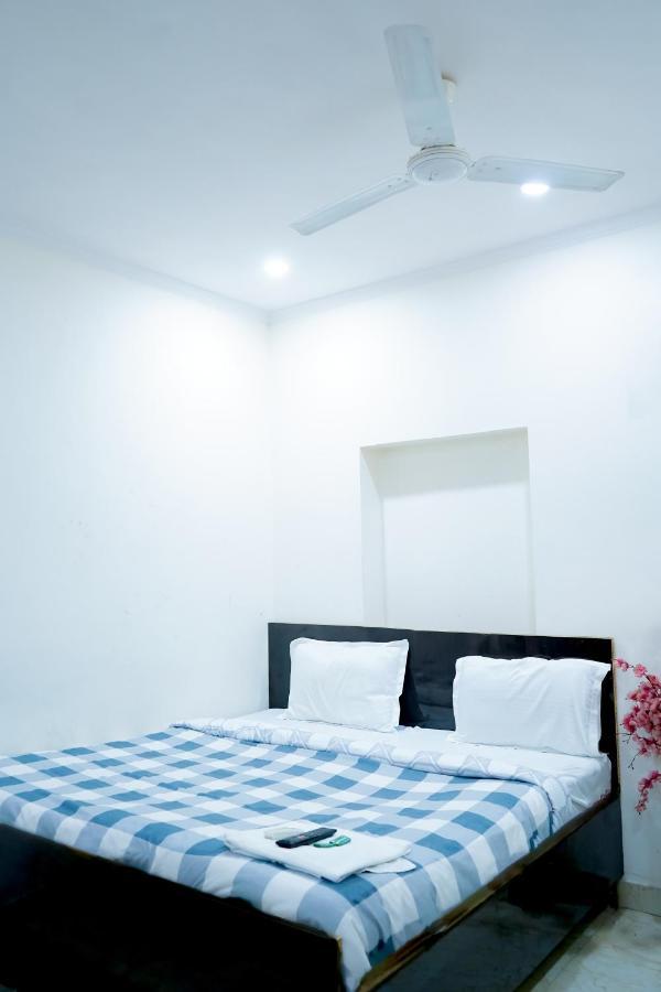 Hotel Tom - Jungpura Chruch Road New Delhi Eksteriør billede